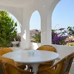 Evi's Penzion Tholária