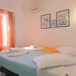 Evi's 3* Tholária